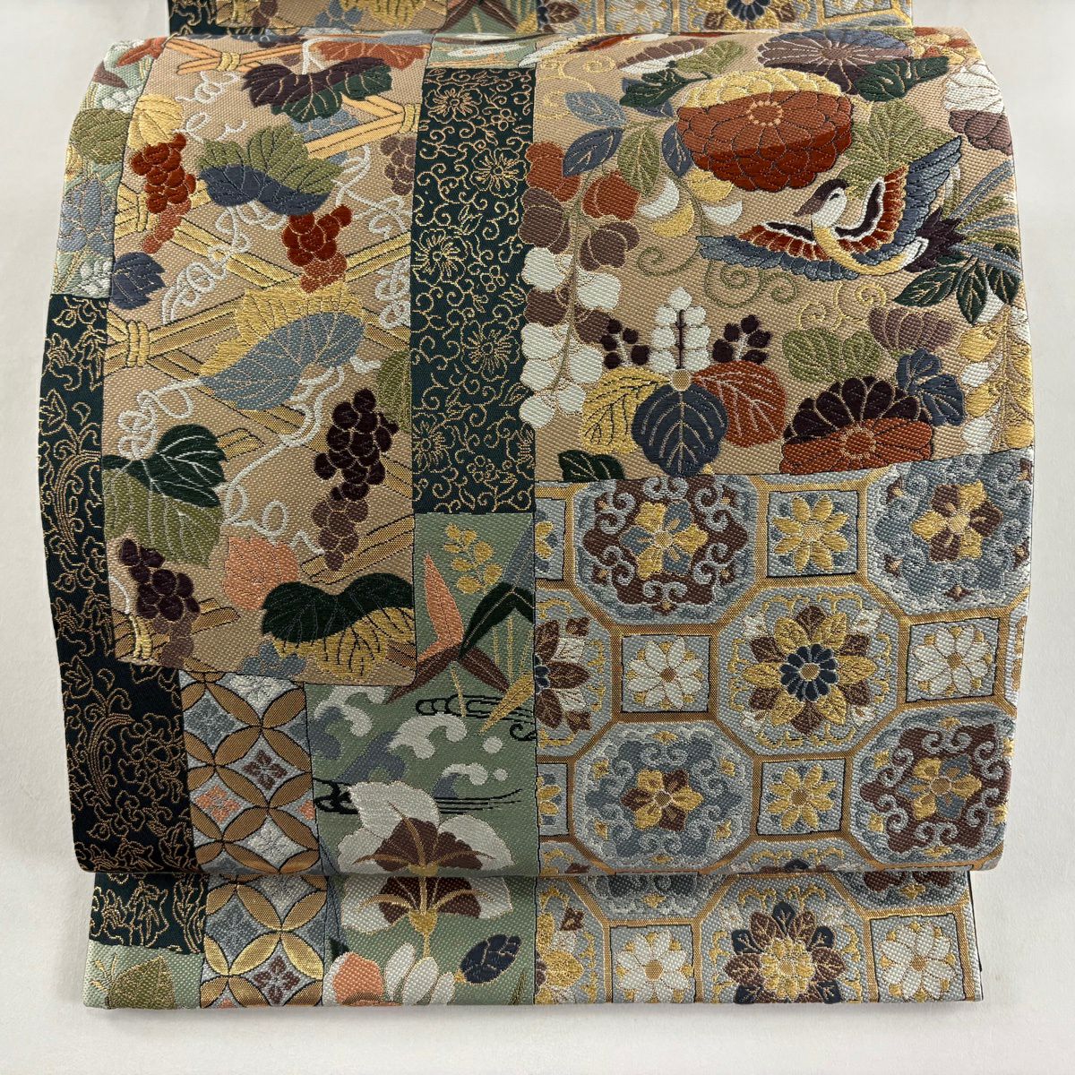 【美品】 袋帶 秀品級 草花紋紋 鳥 刺繡 金金箔 淺茶 六通 純蠶絲
