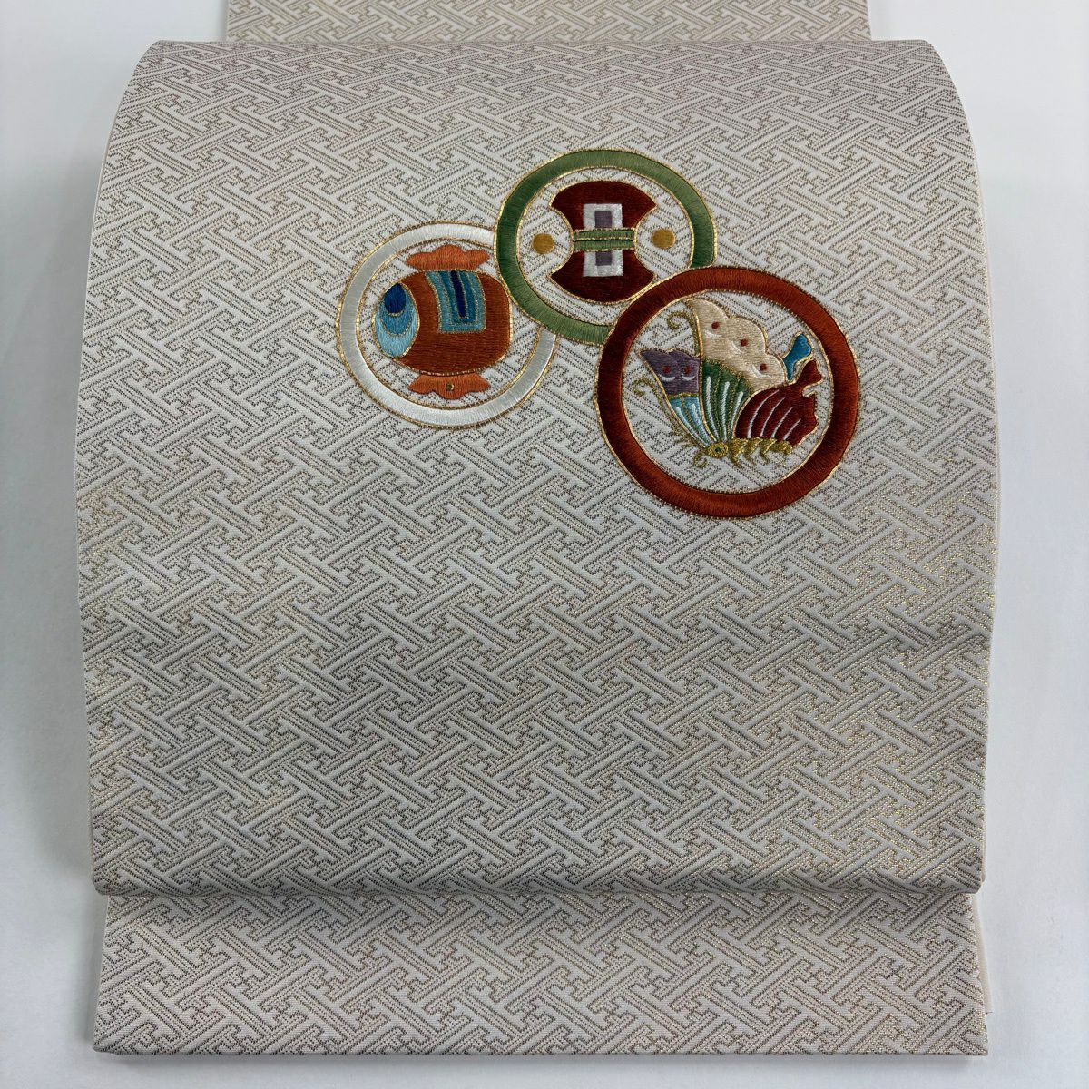 【美品】 袋帶 秀品級 蝴蝶 小槌 刺繡 金金箔 米色 大鼓圖案 純蠶絲