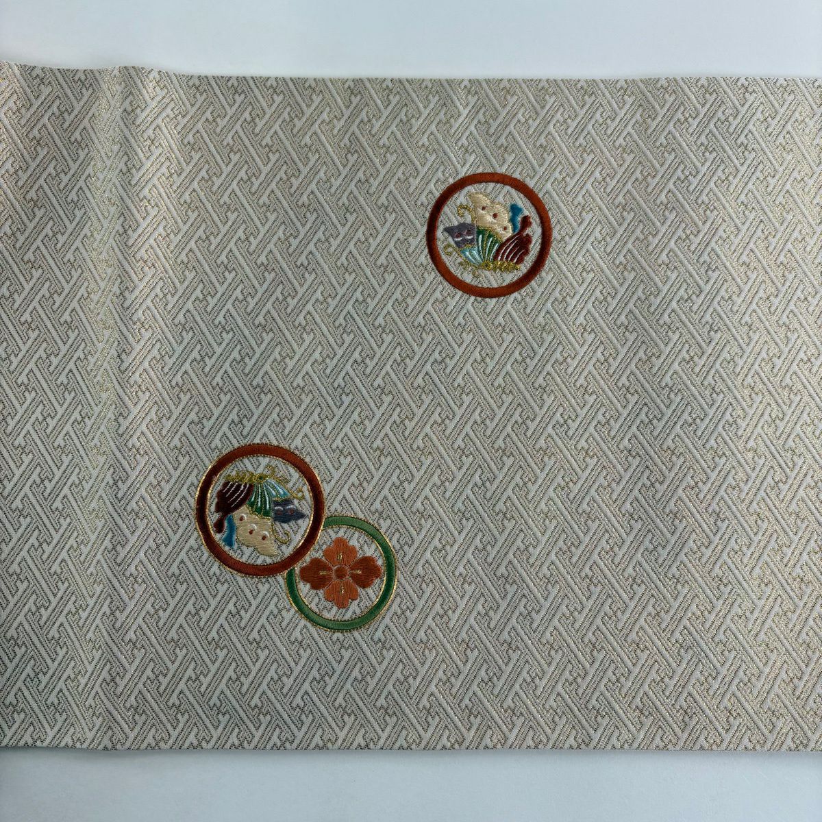 【美品】 袋帶 秀品級 蝴蝶 小槌 刺繡 金金箔 米色 大鼓圖案 純蠶絲
