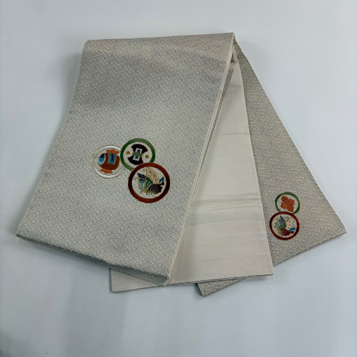 【美品】 袋帶 秀品級 蝴蝶 小槌 刺繡 金金箔 米色 大鼓圖案 純蠶絲
