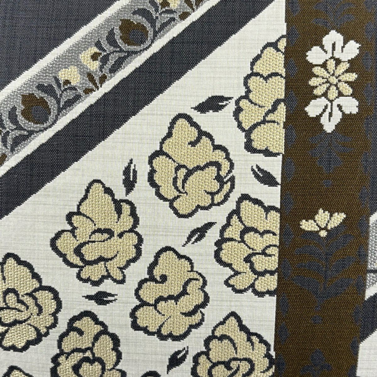 【美品】 袋帶 秀品級 草花紋紋 斜紋 刺繡 灰色 全通 純蠶絲