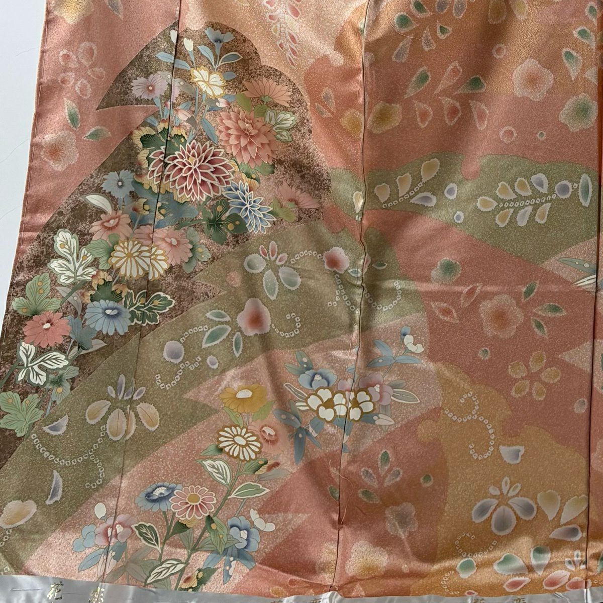 訪問服 身長175.5cm 袖長68.5cm 未仕立 雜花圖案 菊花花 雪輪 金銀彩 粉紅 純蠶絲 優品級