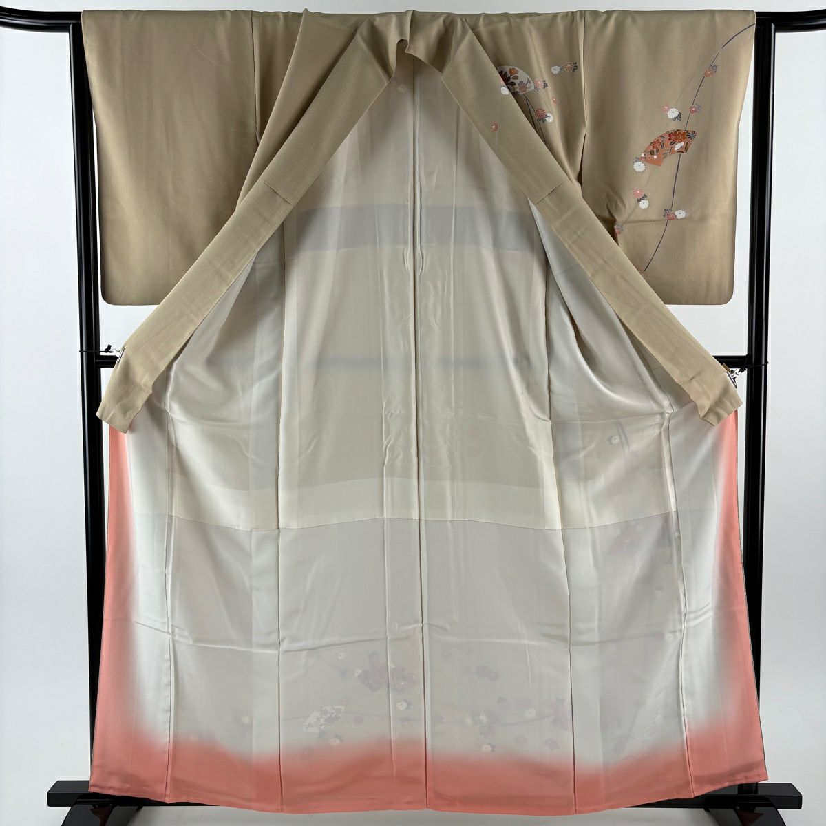 【美品】訪問服 身長161cm 袖長64cm M 雙層 落款あり 扇子面 菊花 金糸 染分 薄茶 純蠶絲 秀品級