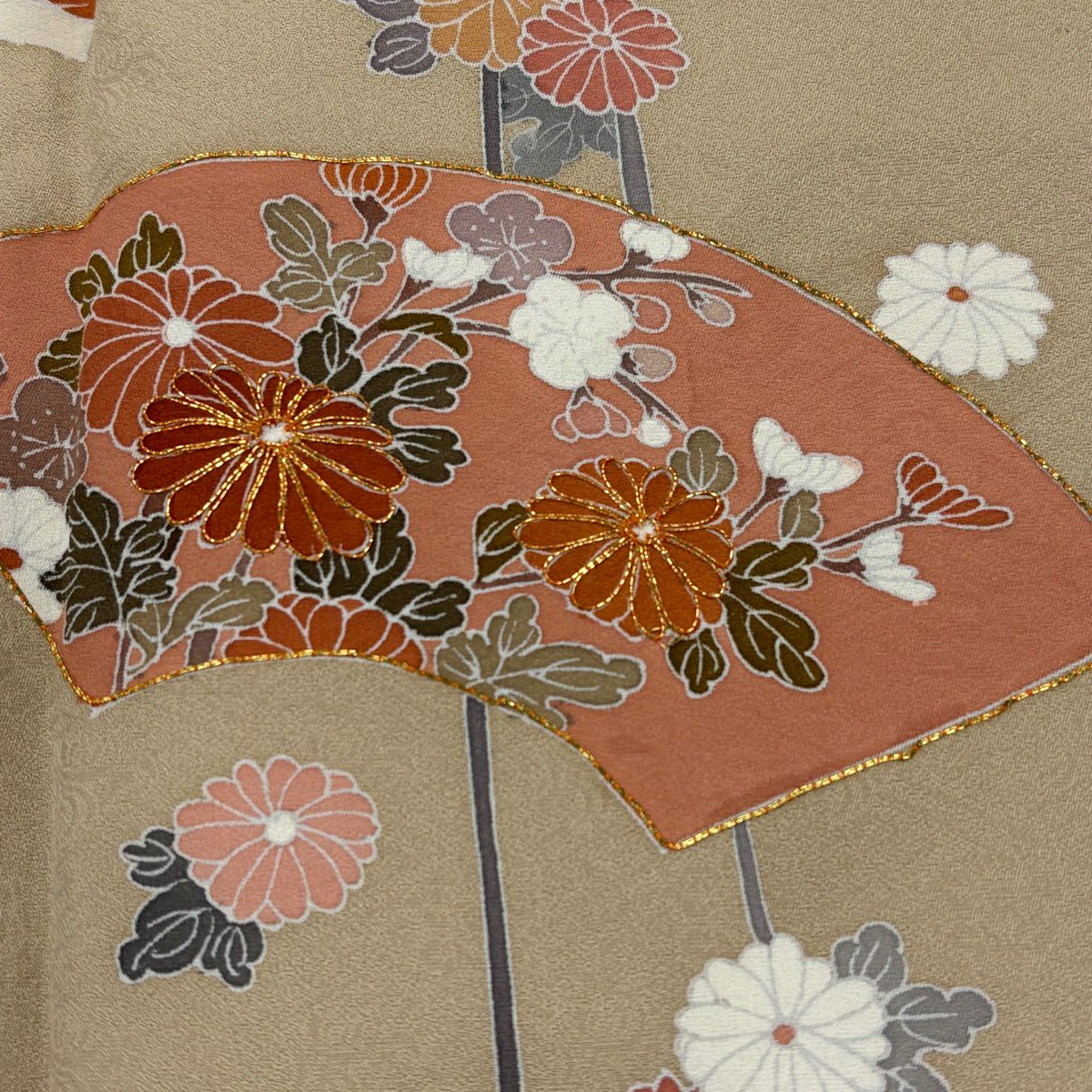 【美品】訪問服 身長161cm 袖長64cm M 雙層 落款あり 扇子面 菊花 金糸 染分 薄茶 純蠶絲 秀品級