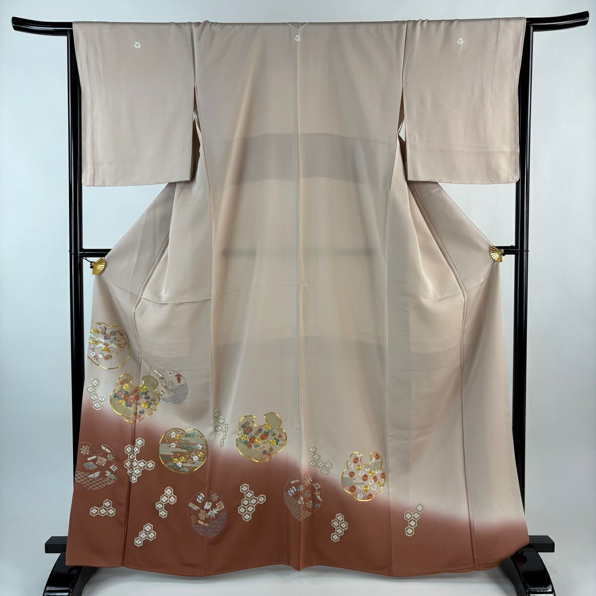 【美品】 留袖禮服禮服 身長165cm 袖長65.5cm M 雙層 草花紋紋 寶盡くし 金絲刺繡 淺粉色 純蠶絲 秀品級 三つ紋