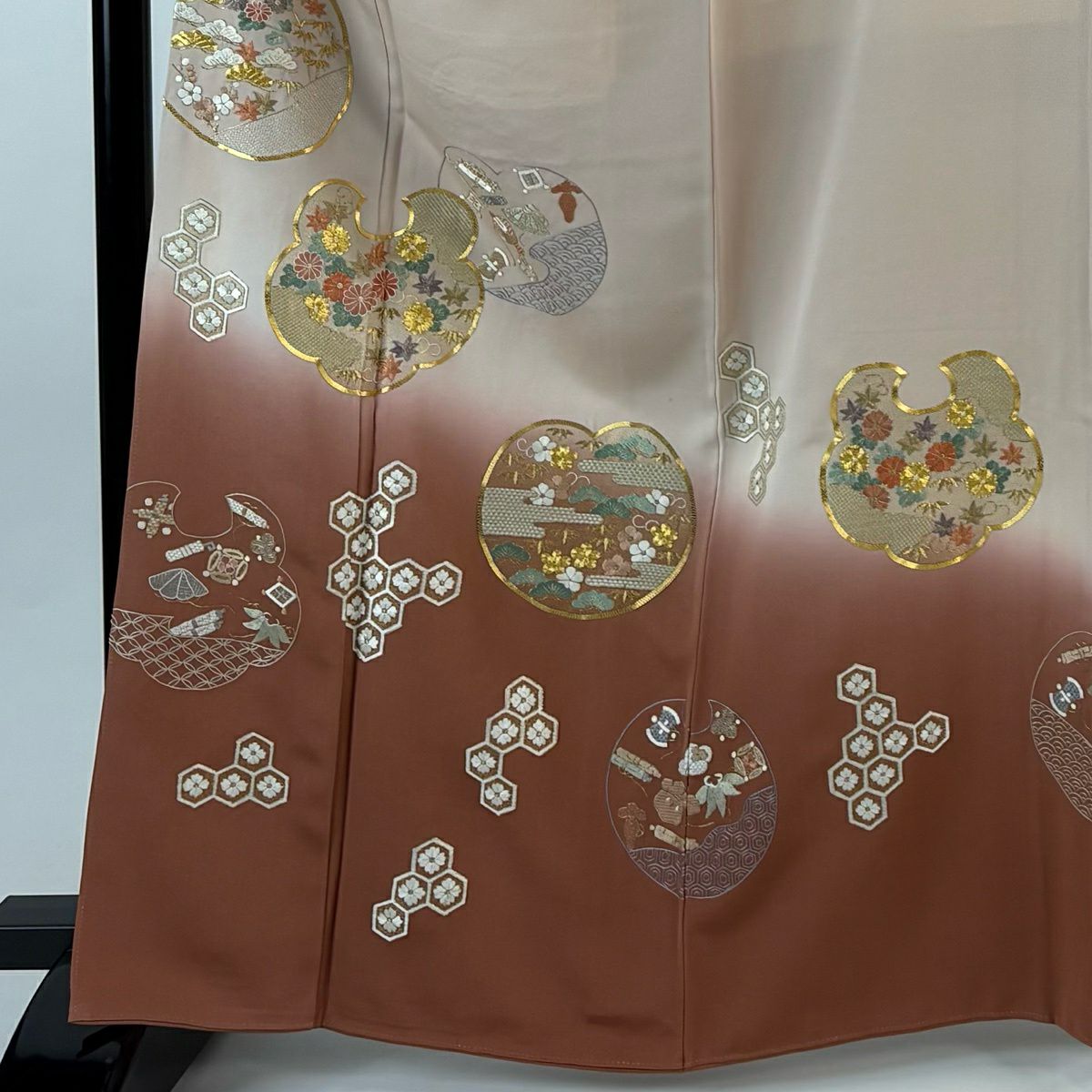 【美品】 留袖禮服禮服 身長165cm 袖長65.5cm M 雙層 草花紋紋 寶盡くし 金絲刺繡 淺粉色 純蠶絲 秀品級 三つ紋