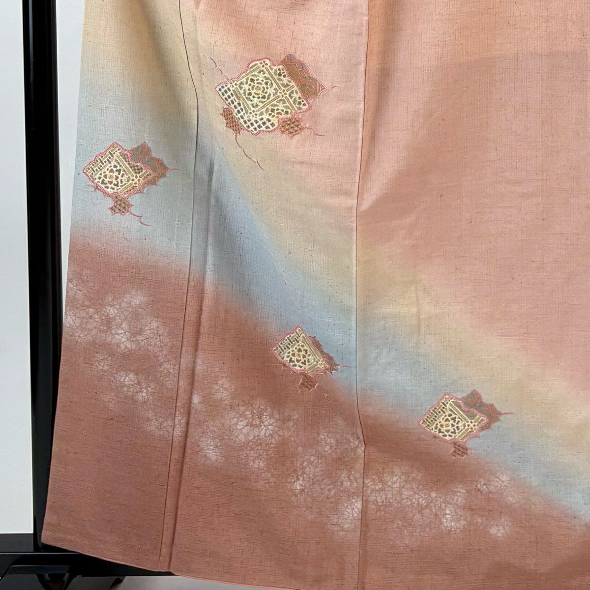 【美品】 付下 身長161.5cm 袖長67cm M 雙層 紬織織 雲紋 華紋 金絲 刺繡 粉紅 純蠶絲 秀品級 一個紋