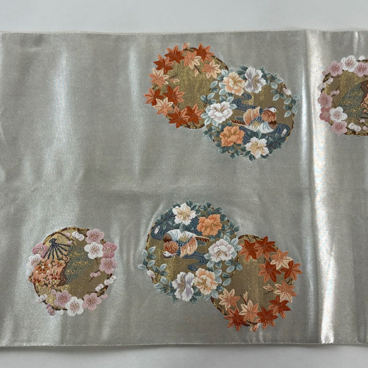 【美品】 袋帶 名品級 長嶋成織物 落款あり 瀞銀錦 關西裁縫 桃山錦繡圓紋 金銀彩 刺繡 銀 お太鼓柄 純蠶絲