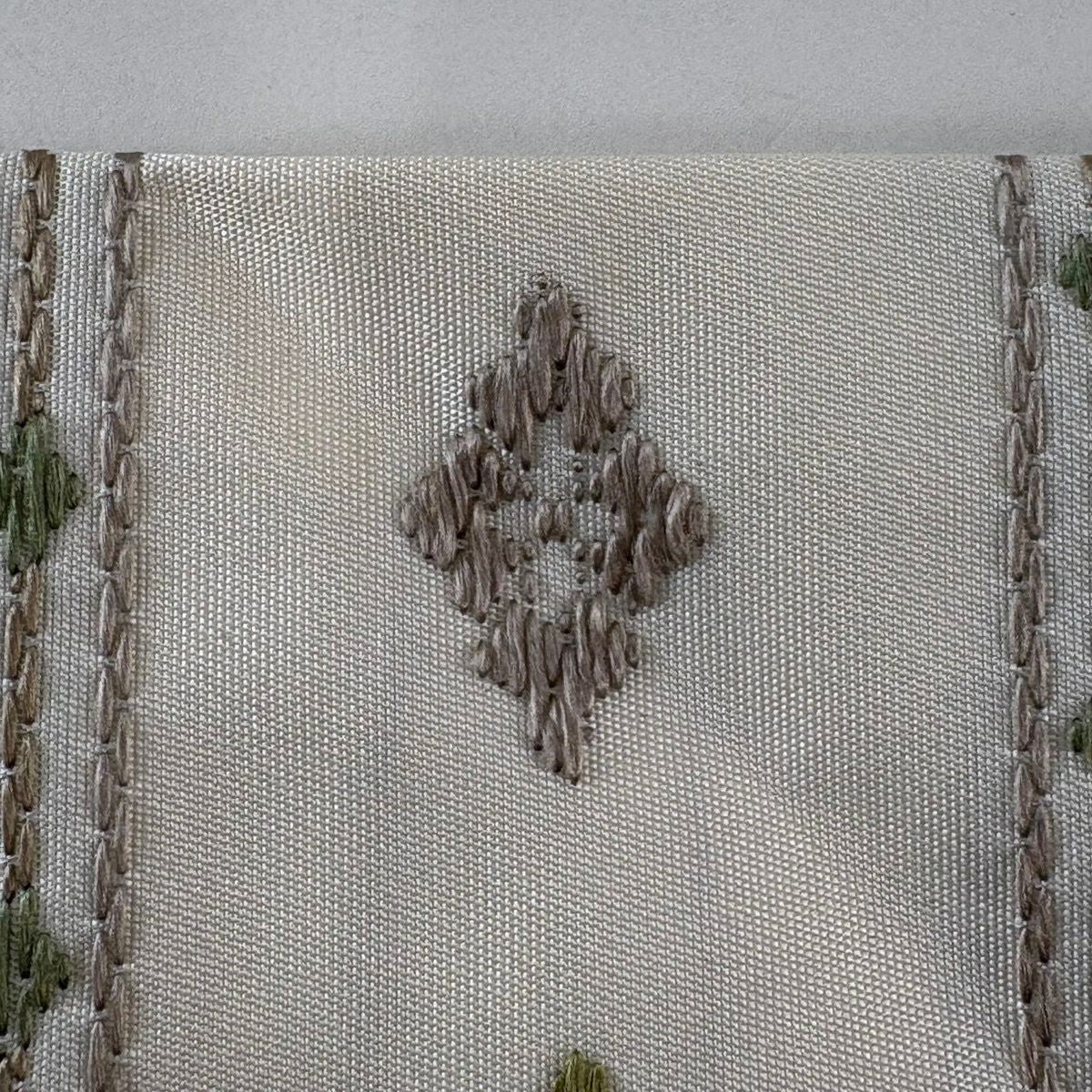 名古屋帶 名品級 華紋 花 刺繡 奶油色 純蠶絲