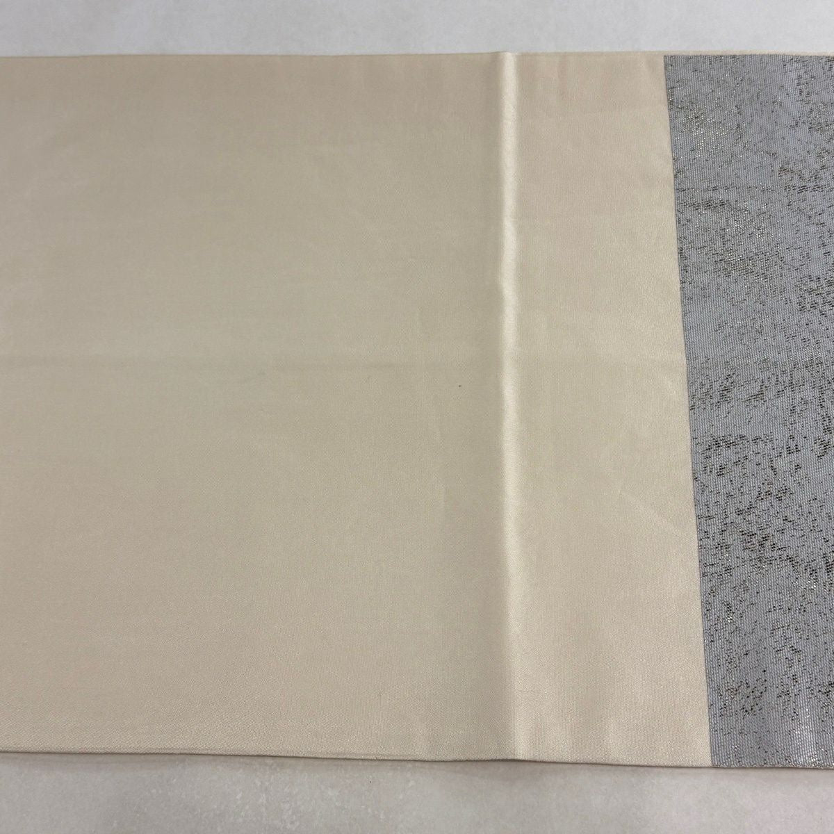 【美品】 袋帶 逸品級 川島織物 落款 華紋 花唐草紋 金金箔 銀色 大鼓圖案 純蠶絲