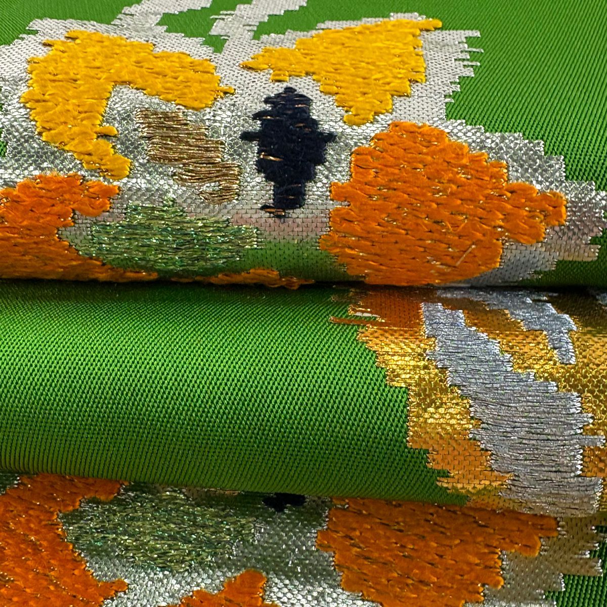 袋帶 逸品級 龍村平蔵 落款あり 毛絨一房文 草花紋紋 金銀彩 金金箔 黃綠 深藍色 お太鼓柄 純蠶絲