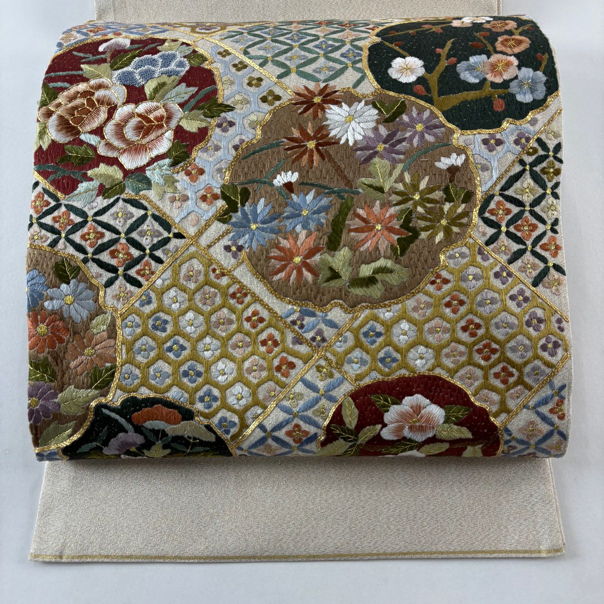 【美品】 袋帶 逸品級 草花紋紋 七寶紋 金糸刺繡 米色 大鼓圖案 純蠶絲