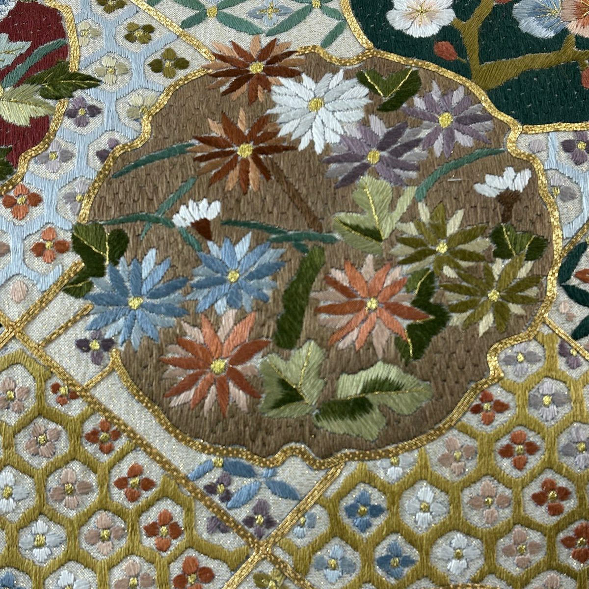 【美品】 袋帶 逸品級 草花紋紋 七寶紋 金糸刺繡 米色 大鼓圖案 純蠶絲