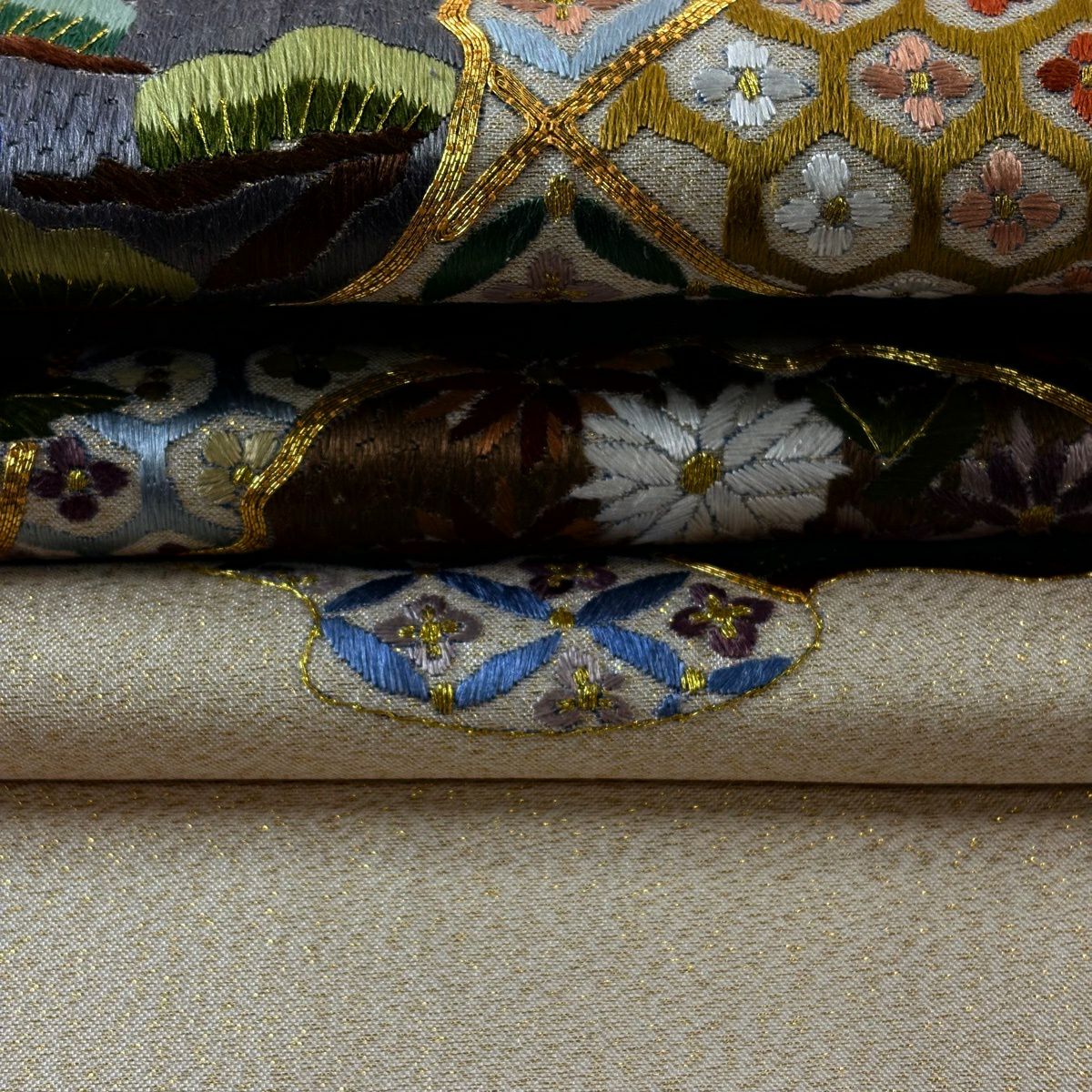 【美品】 袋帶 逸品級 草花紋紋 七寶紋 金糸刺繡 米色 大鼓圖案 純蠶絲