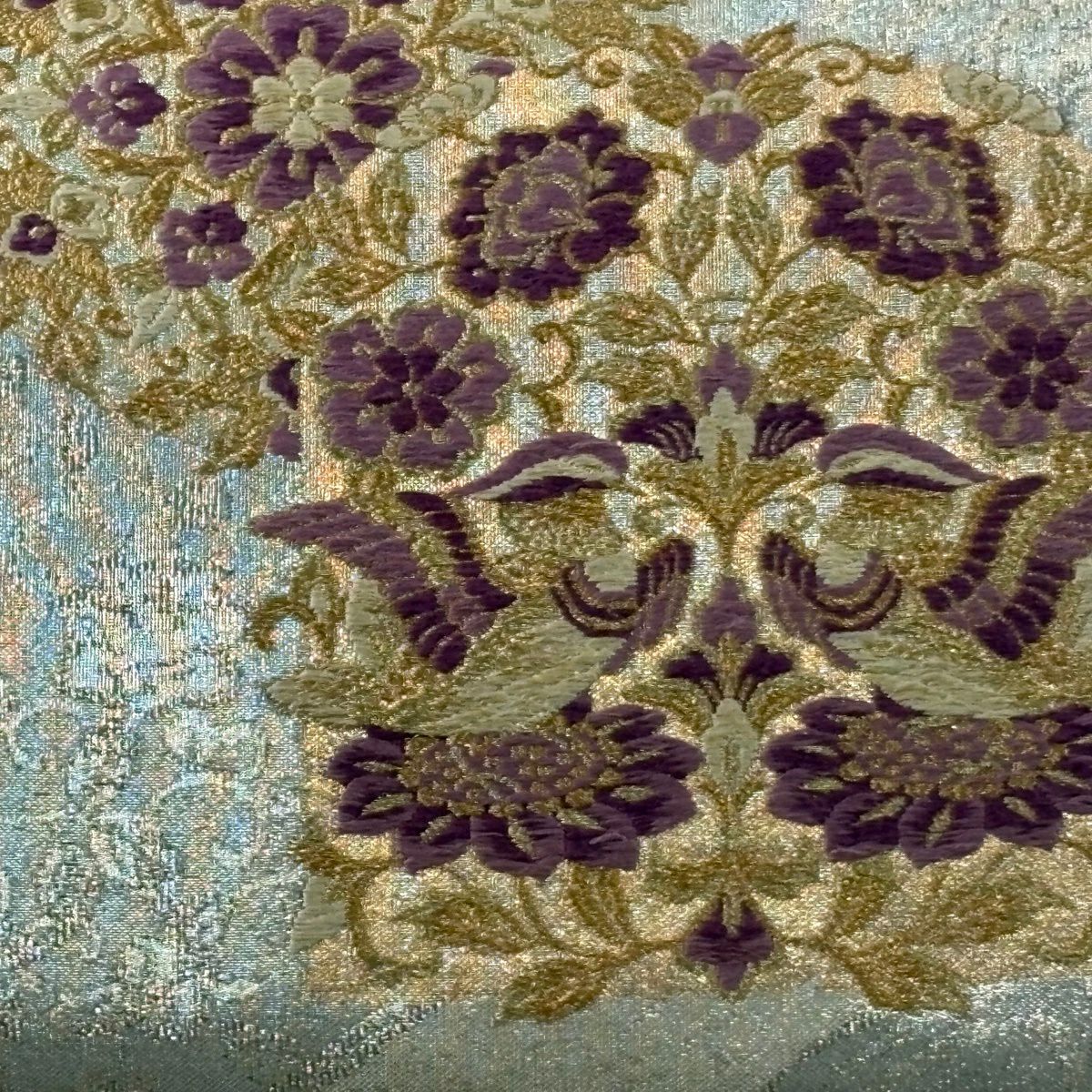 【美品】 袋帶 逸品級 じゅらく 落款あり 帝王紫 向鳥 華紋 刺繡 金線 銀色 大鼓圖案 純蠶絲