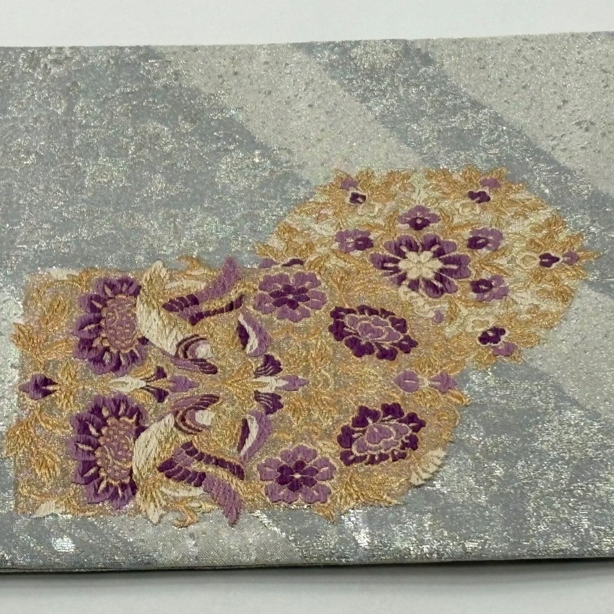 【美品】 袋帶 逸品級 じゅらく 落款あり 帝王紫 向鳥 華紋 刺繡 金線 銀色 大鼓圖案 純蠶絲