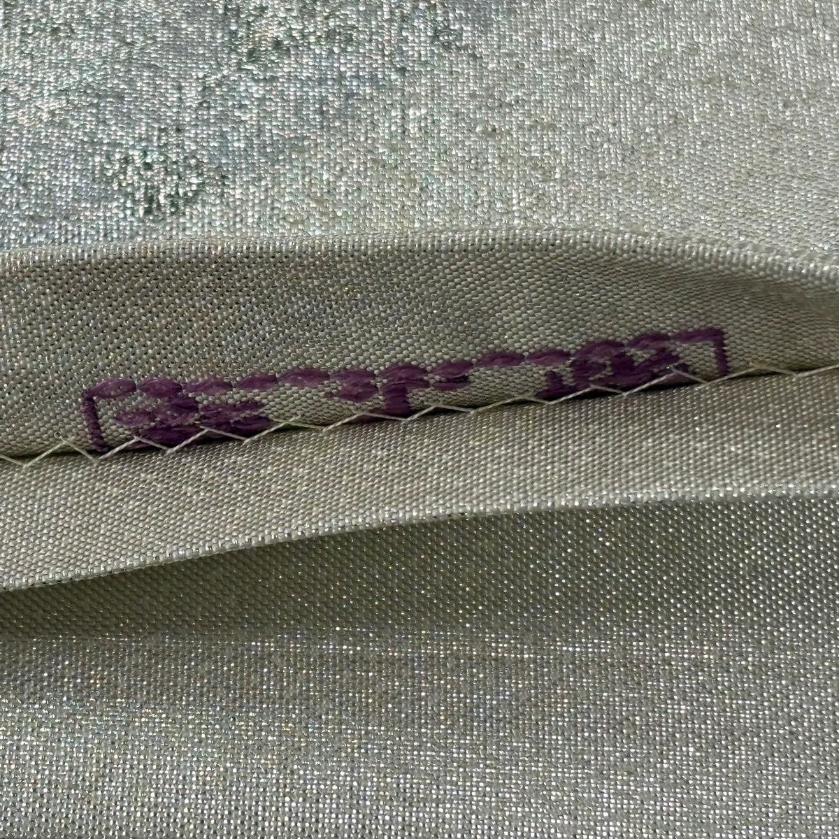 【美品】 袋帶 逸品級 じゅらく 落款あり 帝王紫 向鳥 華紋 刺繡 金線 銀色 大鼓圖案 純蠶絲