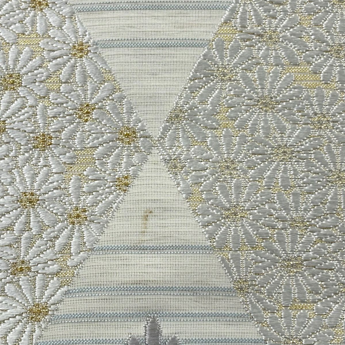 【美品】 袋帶 逸品級 菱花 刺繡 金金箔 奶油色 六通 純蠶絲