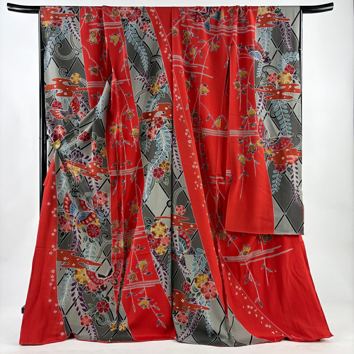 【美品】振袖禮服 身長174.5cm 袖長74cm 未裁縫 仮絵羽 蝶 櫻花 染分 縮緬 紅 純蠶絲 名品級