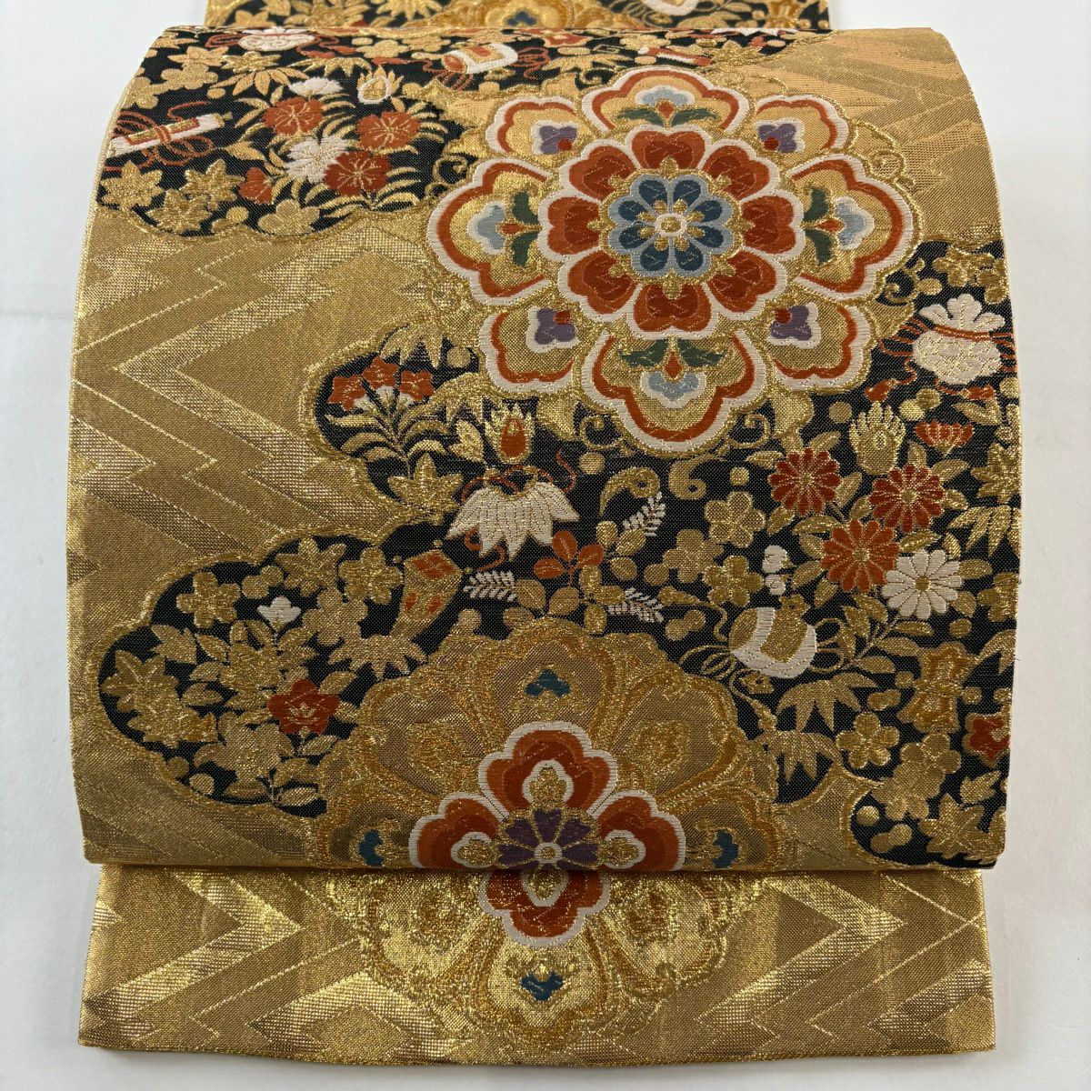 【美品】 袋帶 秀品級 華紋 寶盡くし 唐織 金金箔 金色 六通 純蠶絲