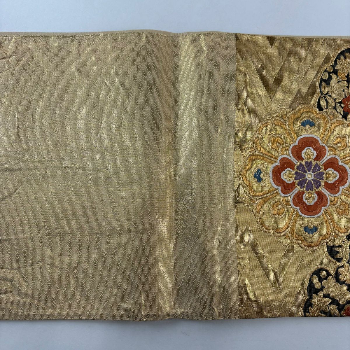 【美品】 袋帶 秀品級 華紋 寶盡くし 唐織 金金箔 金色 六通 純蠶絲