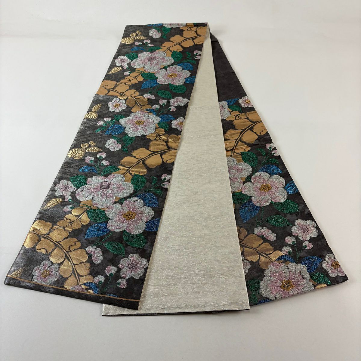 【美品】 袋帶 秀品級 辻花染 草花紋紋 金金箔 灰色 六通 純蠶絲
