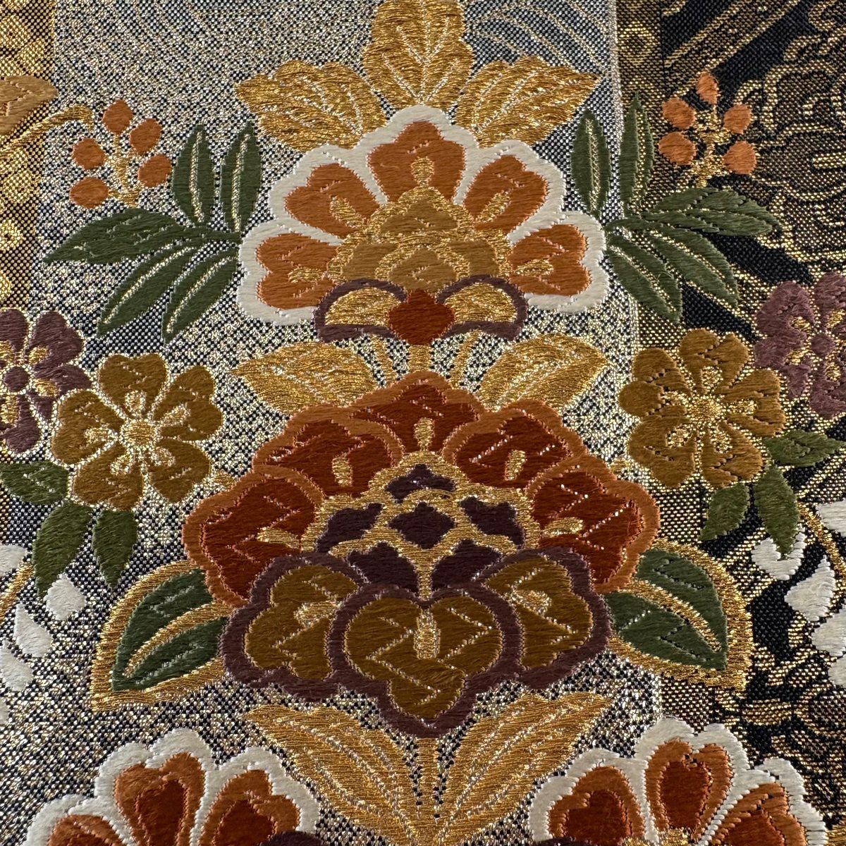 【美品】 袋帶 秀品級 草花紋紋 蝶 唐織 金金箔 銀 六通 純蠶絲