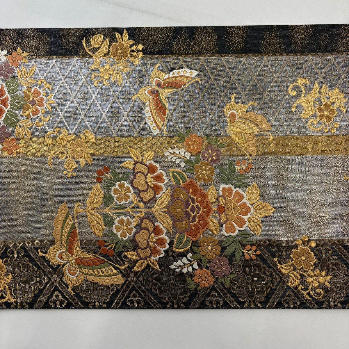 【美品】 袋帶 秀品級 草花紋紋 蝶 唐織 金金箔 銀 六通 純蠶絲