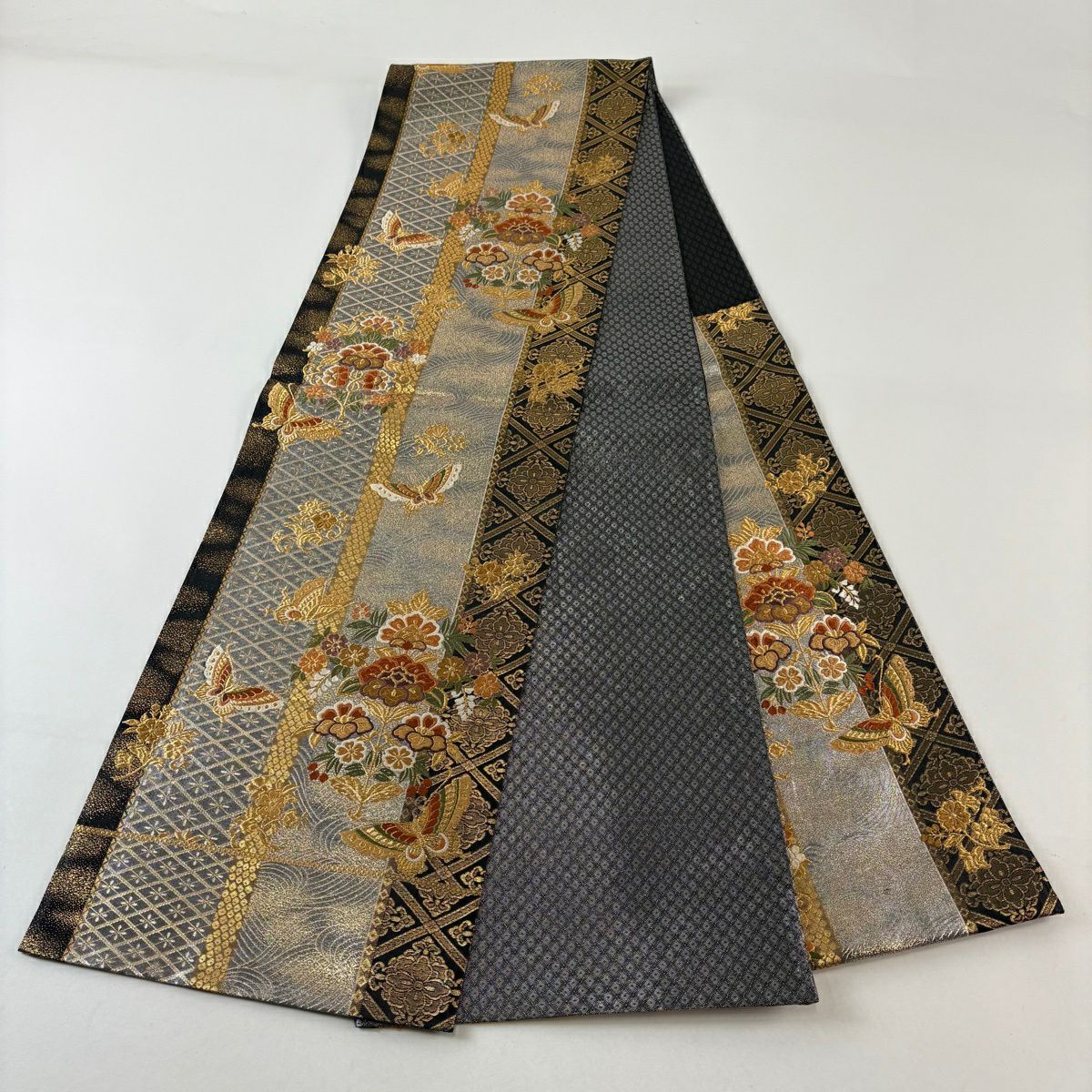 【美品】 袋帶 秀品級 草花紋紋 蝶 唐織 金金箔 銀 六通 純蠶絲