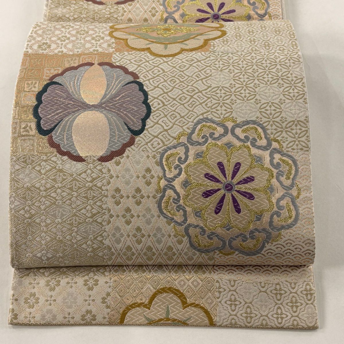 【美品】 袋帶 名品級 華紋 笠松樹 金絲 金金箔 米色 六通 純蠶絲