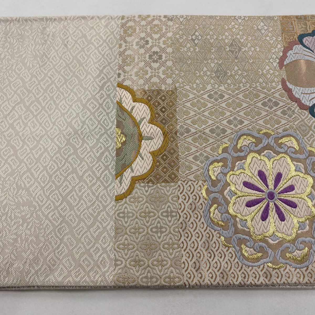【美品】 袋帶 名品級 華紋 笠松樹 金絲 金金箔 米色 六通 純蠶絲