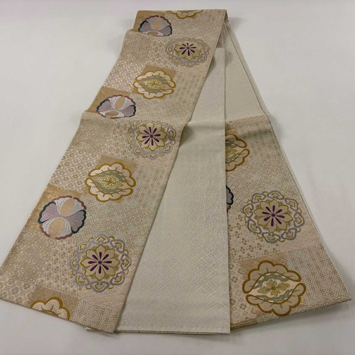 【美品】 袋帶 名品級 華紋 笠松樹 金絲 金金箔 米色 六通 純蠶絲