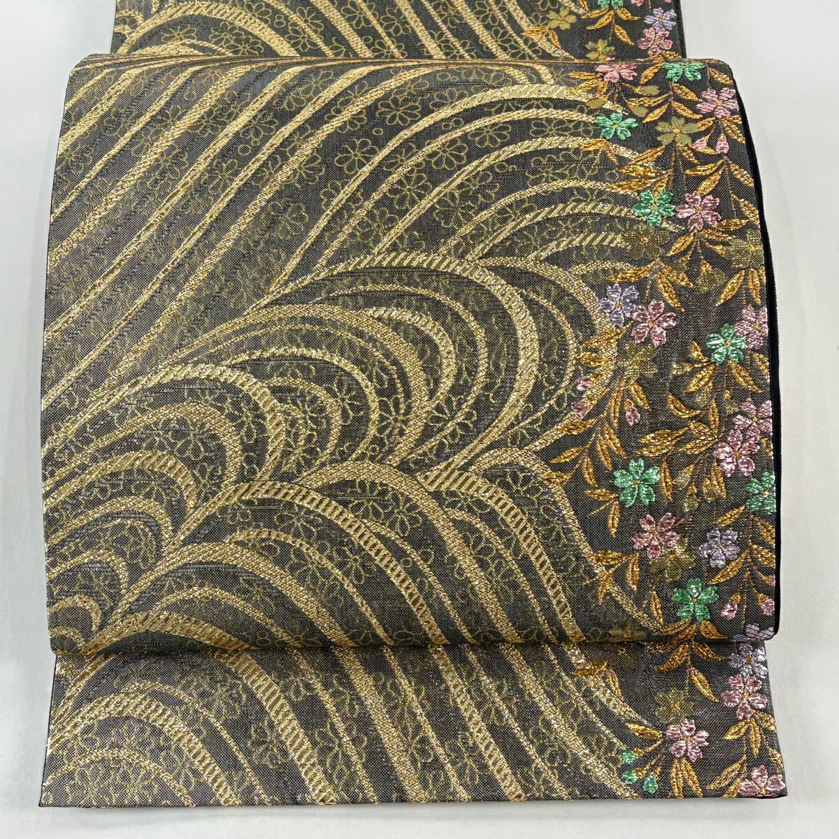 【美品】 袋帶 秀品級 樱花 波 金金箔 墨色 六通 純蠶絲