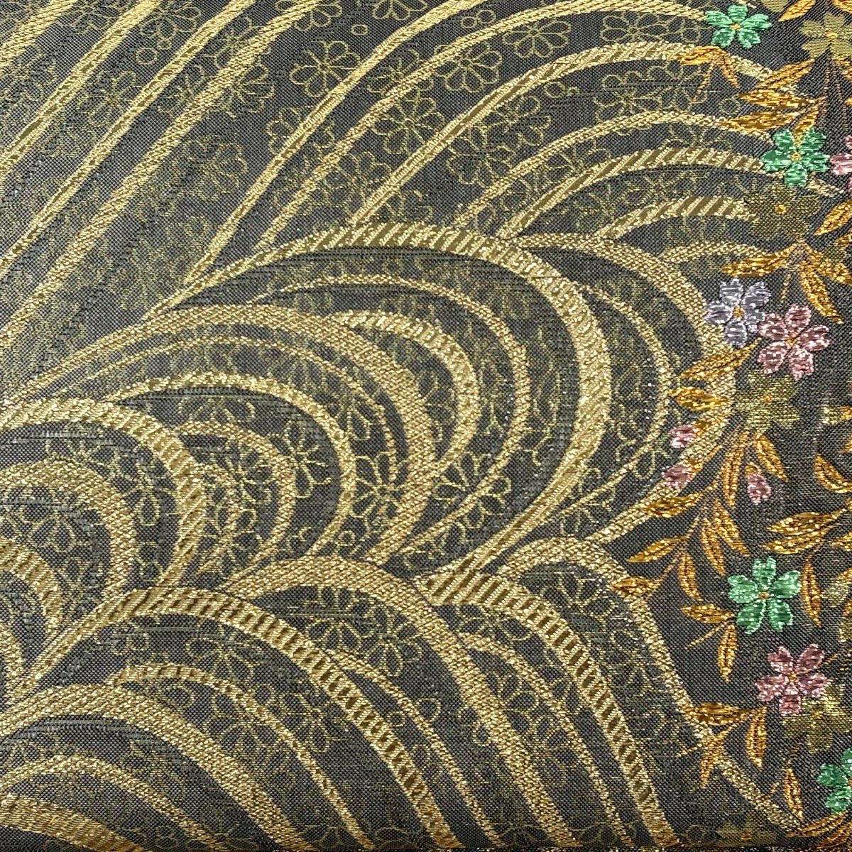 【美品】 袋帶 秀品級 樱花 波 金金箔 墨色 六通 純蠶絲
