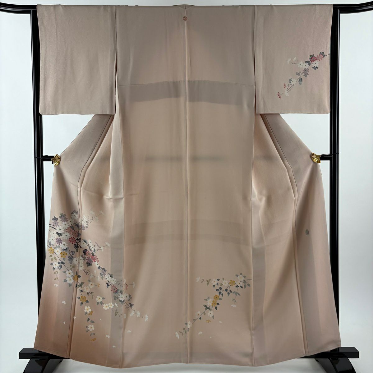 【美品】 付下 身長161cm 袖長63.5cm S 雙層 落款あり 菊花 草花紋紋 漸層 粉米色 純蠶絲 秀品級 一つ紋