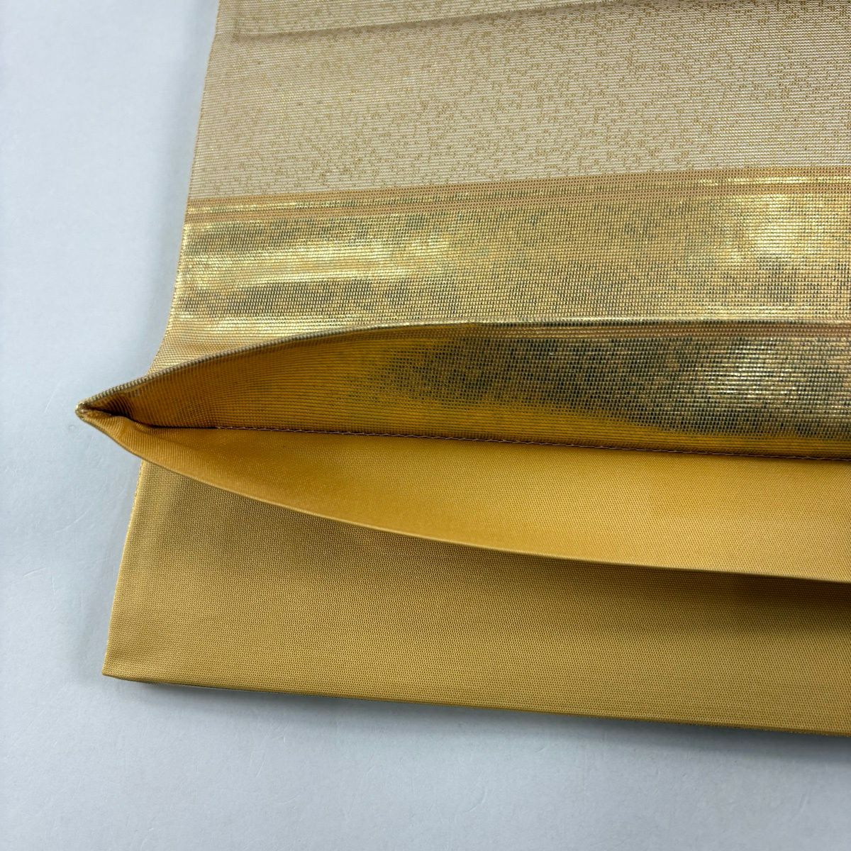 【美品】 袋帶 秀品級 華紋 草花紋紋 金金箔 金色 お太鼓柄 純蠶絲