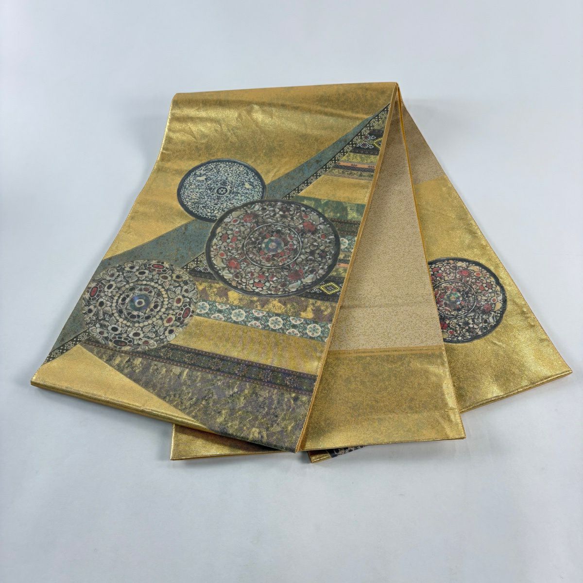 【美品】 袋帶 秀品級 華紋 草花紋紋 金金箔 金色 お太鼓柄 純蠶絲