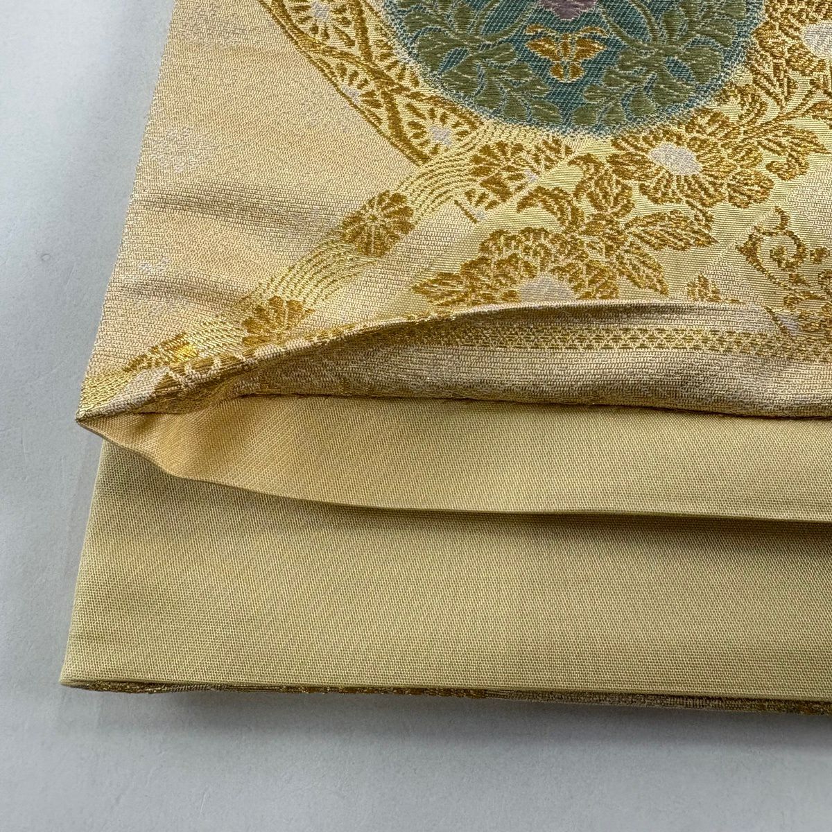 【美品】 袋帶 秀品級 華紋 向鳥 唐織 金金箔 米色 六通 純蠶絲