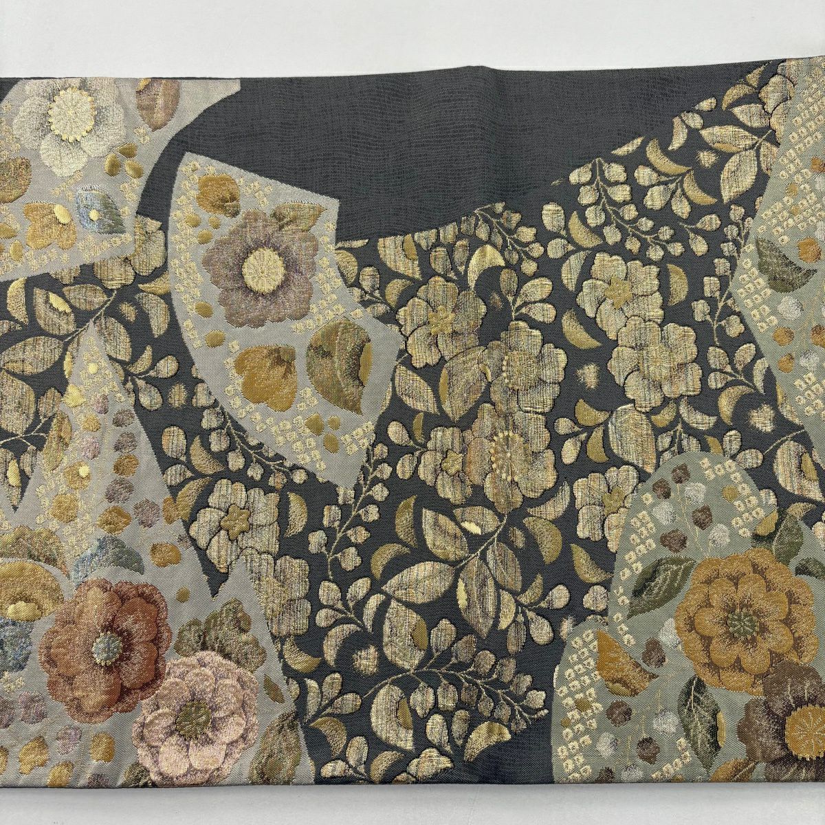 【美品】 袋帶 秀品級 扇子面 草花紋 金糸 金金箔 灰綠 六通 純蠶絲
