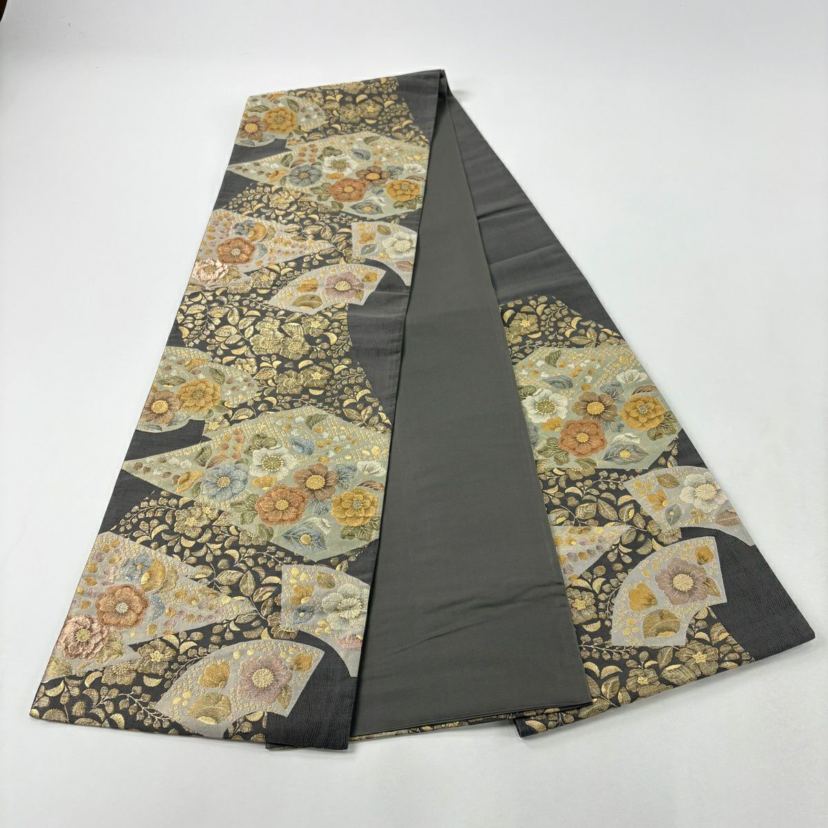 【美品】 袋帶 秀品級 扇子面 草花紋 金糸 金金箔 灰綠 六通 純蠶絲