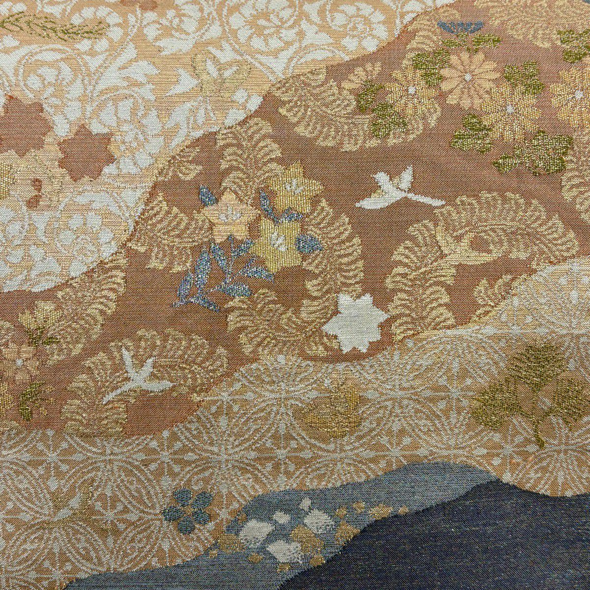 【美品】 袋帶 秀品級 鳥 草花紋 金糸 金金箔 淺橙色 大鼓圖案 純蠶絲