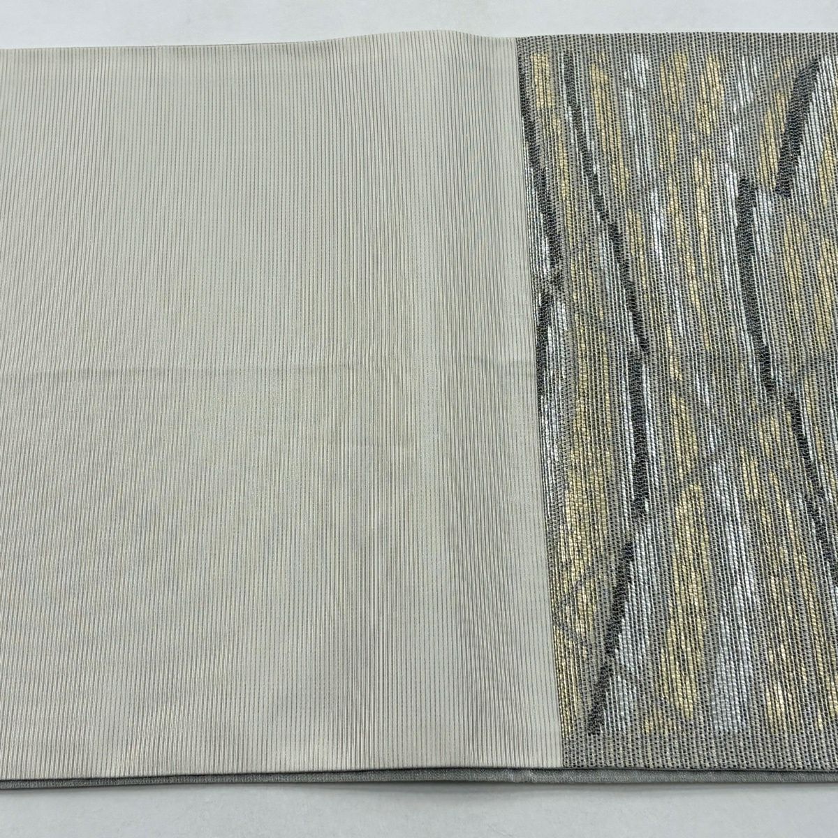 【美品】 袋帶 秀品級 斜格子 幾何圖案 金金箔 灰色 六通 純蠶絲