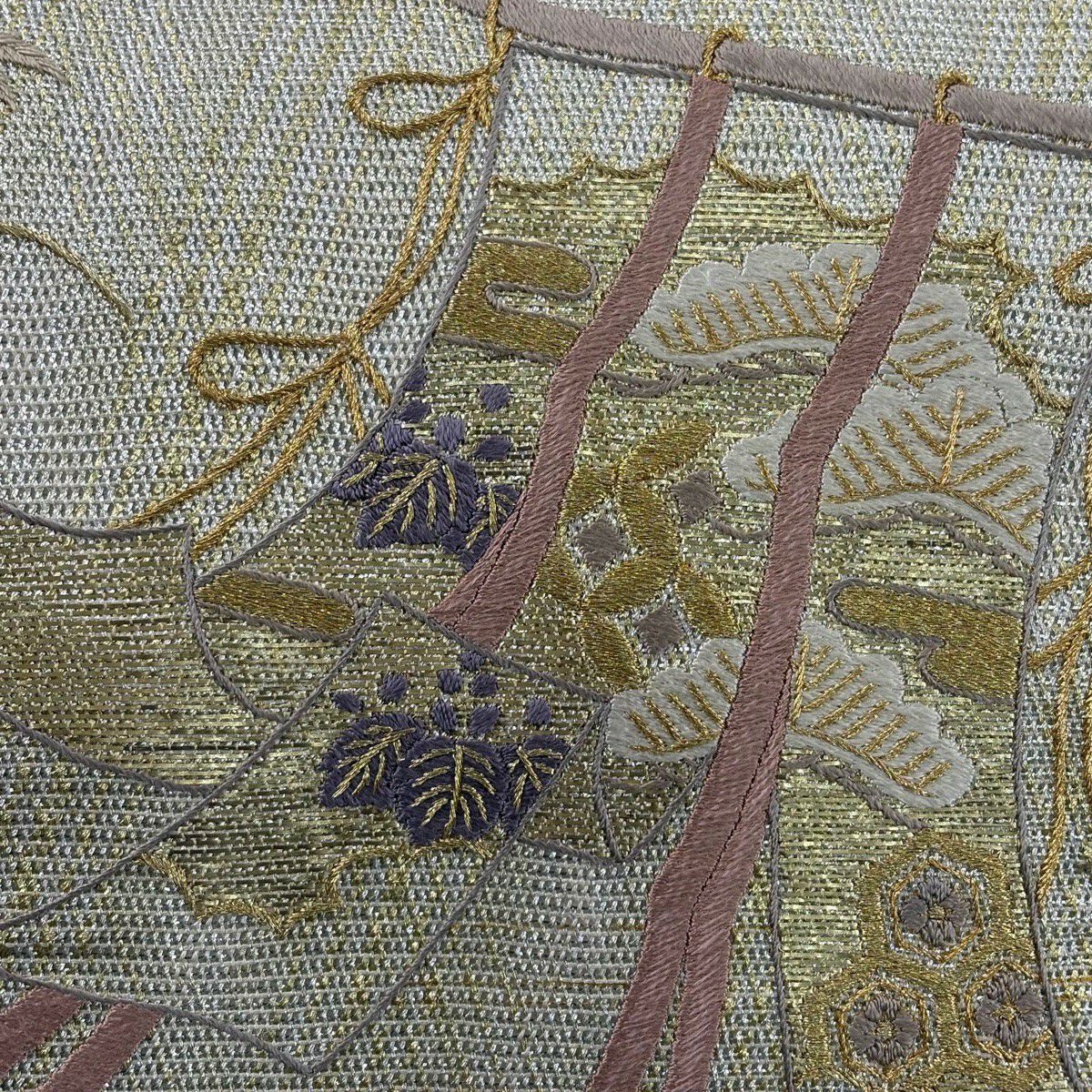 【美品】 袋帶 秀品級 幾帳 松樹刺繡 金銀彩 金 純蠶絲 お太鼓柄