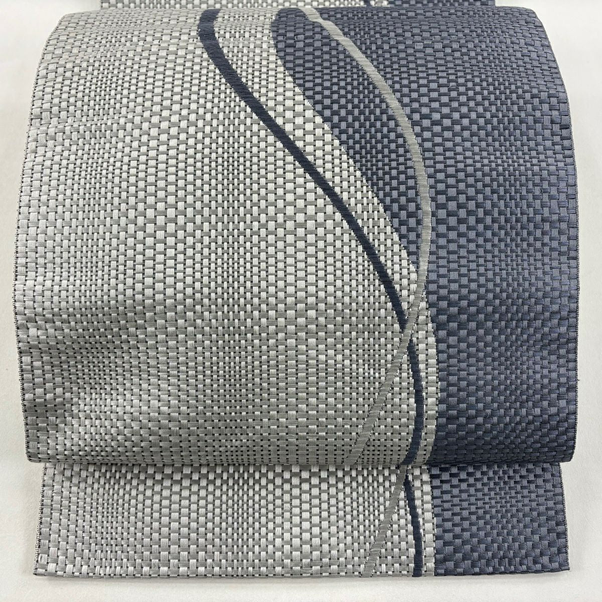 【美品】名古屋帶 秀品級 松樹葉仕立 八寸名古屋帶 よろけ縞 灰白 純蠶絲