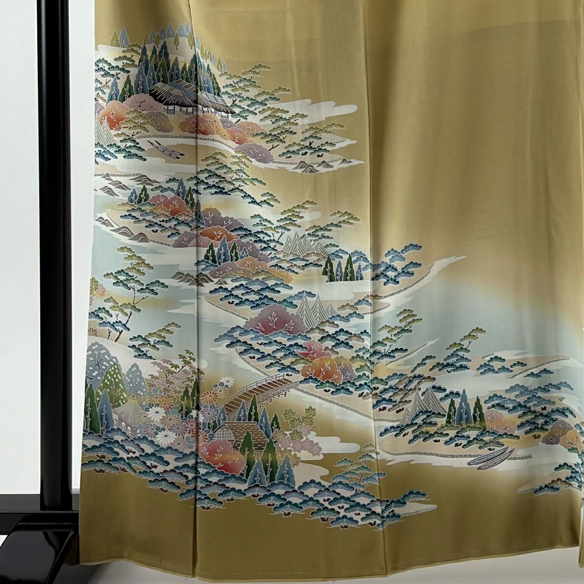 色留袖禮服 身長163cm 袖長67cm M 雙層 家屋 松樹 ぼかし 金銀彩 薄黃土 純蠶絲 秀品級 一個紋