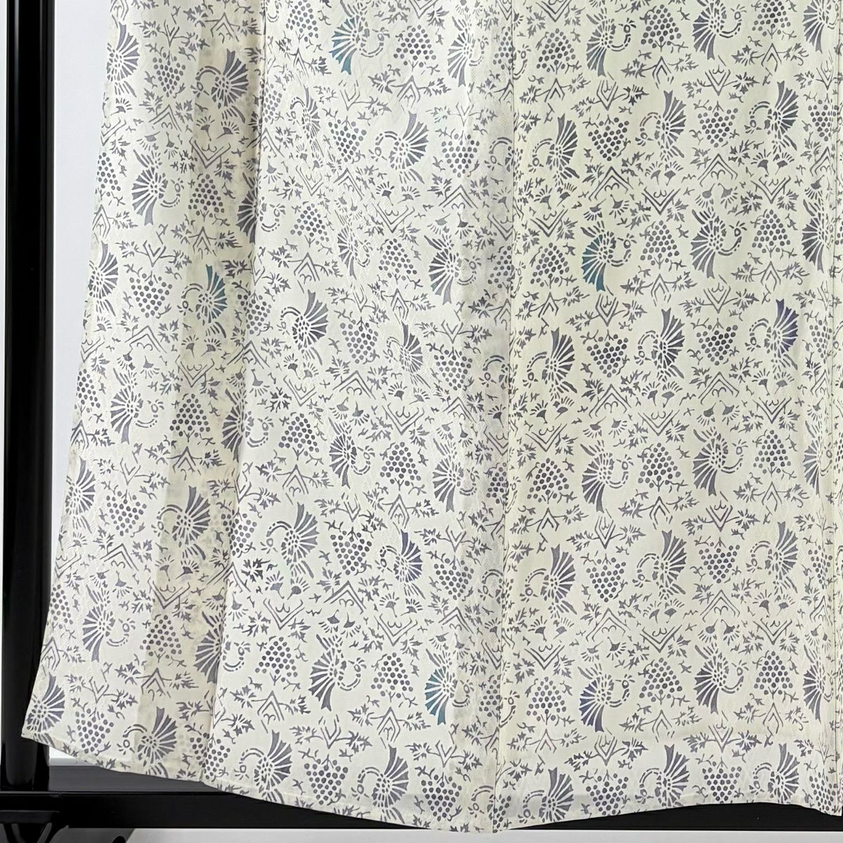 【美品】 小紋 身長158.5cm 袖長63.5cm S 薄物 葉與果 實用幾何 灰白 純蠶絲 秀品級