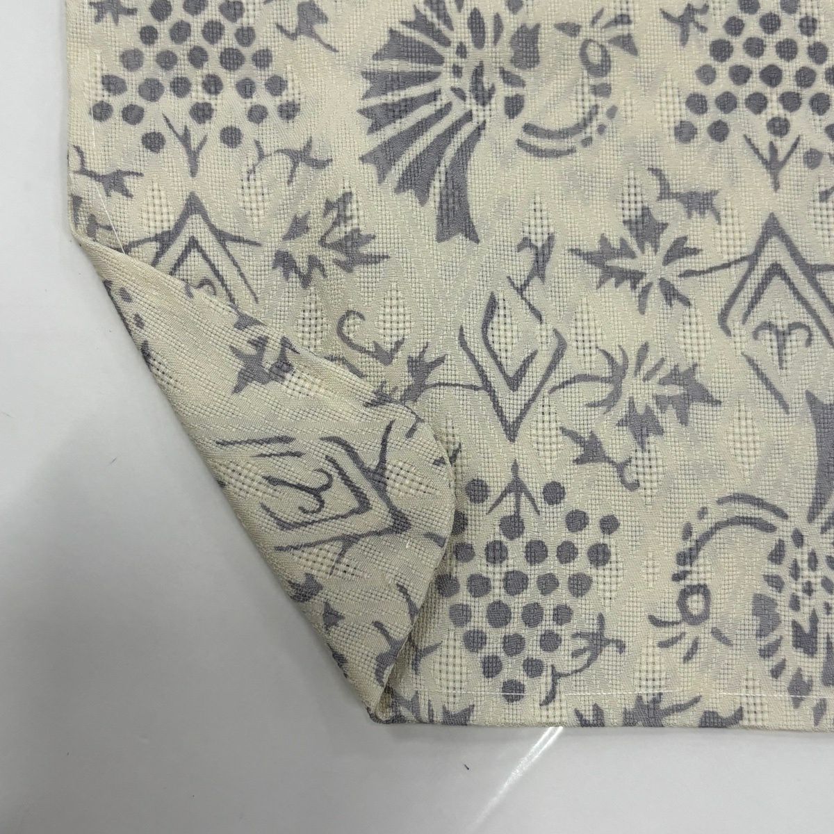 【美品】 小紋 身長158.5cm 袖長63.5cm S 薄物 葉與果 實用幾何 灰白 純蠶絲 秀品級