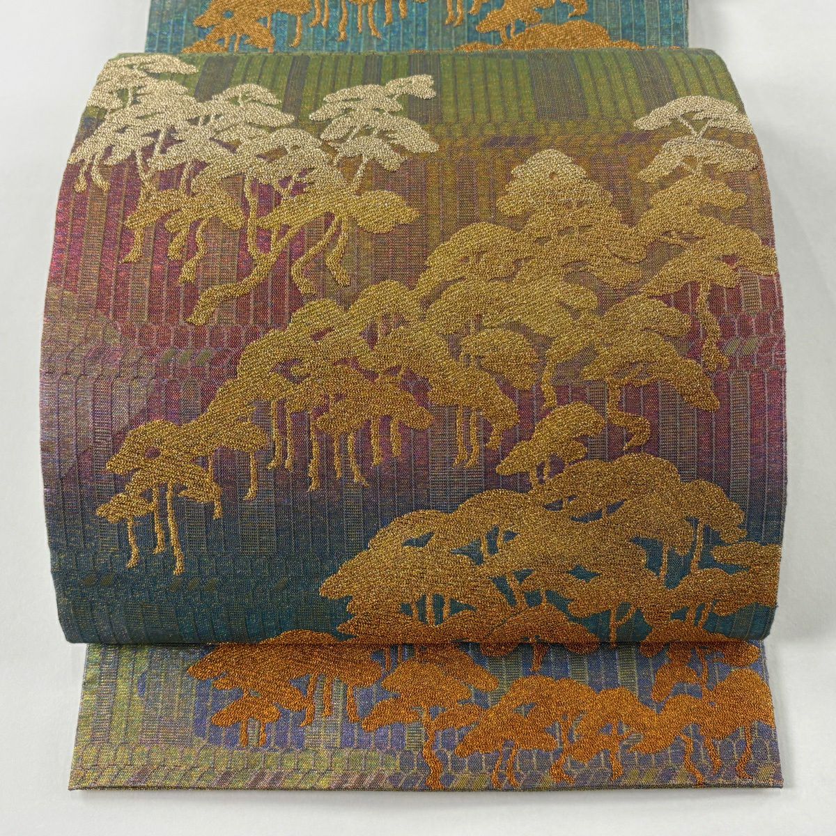 【美品】 袋帶 逸品級 佐波理 落款あり 綴 甲冑 松樹 金糸 金金箔 橙色 六通 純蠶絲