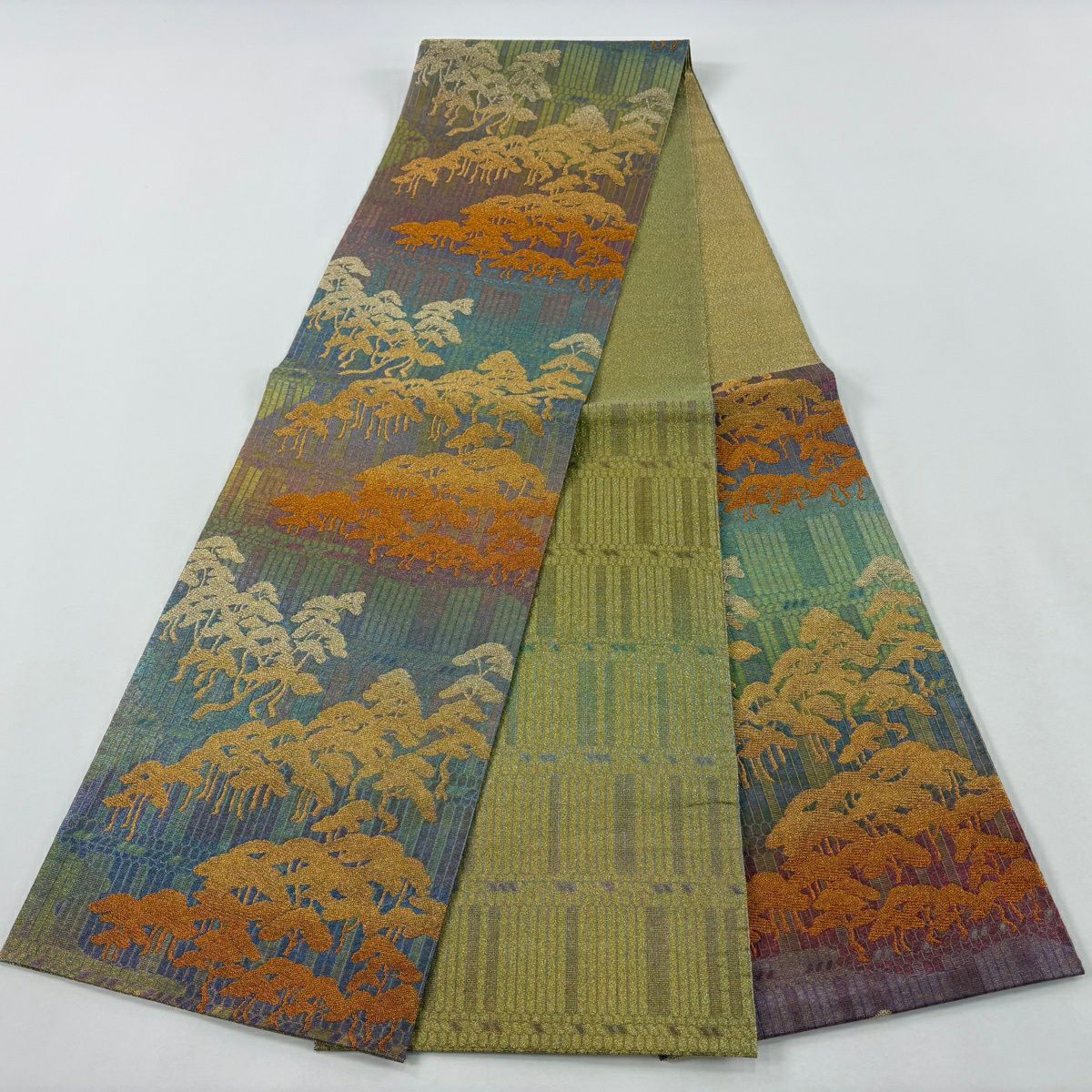 【美品】 袋帶 逸品級 佐波理 落款あり 綴 甲冑 松樹 金糸 金金箔 橙色 六通 純蠶絲