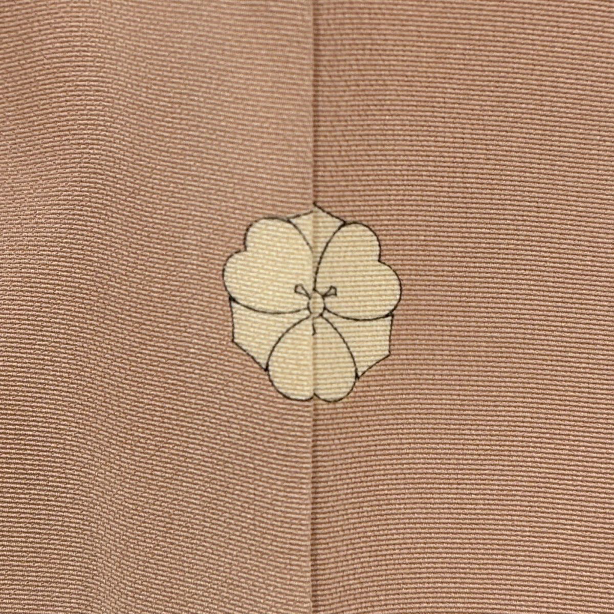 色留袖禮服 身長161.5cm 袖長65cm M 雙層 松樹 鳥 金絲 金銀彩 粉米色 純蠶絲 秀品級 一個紋